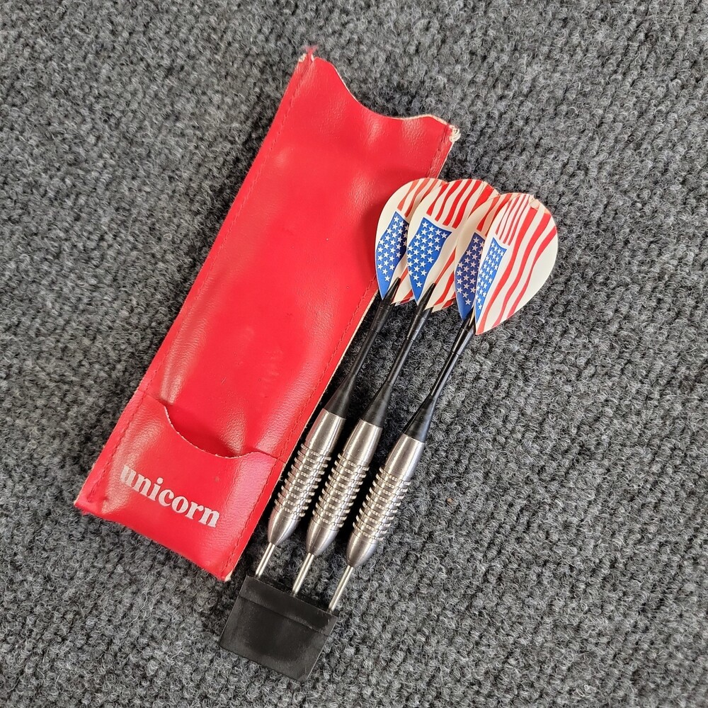 Unicorn 3 Piece Silver Darts With Black Points Red Leather Case Mint Condition